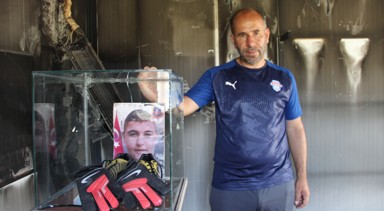 Her şeyin küle döndüğü konteynerde bir tek şehidin emanetleri yanmadı